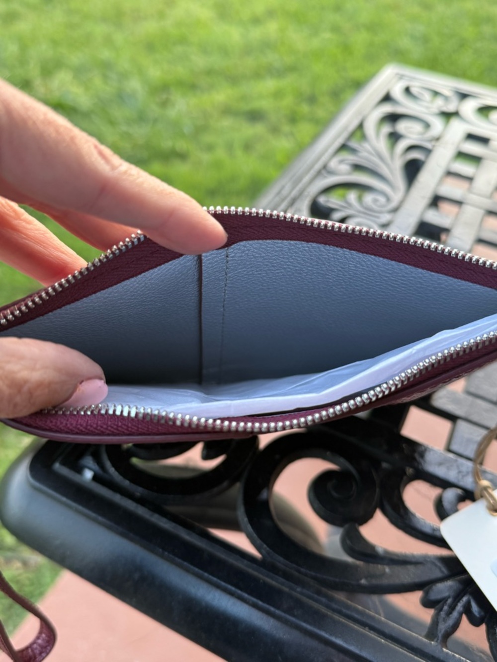 HOBO Burgundy Leather Wristlet Clutch Wallet Pebbled Zip Pouch NWT - Picture 4 of 6